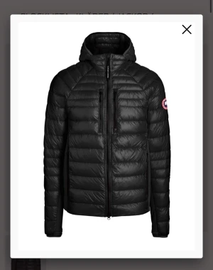 Svart dunjacka från Canada Goose - Svart canada goose jacka storlek L köpt från Lännasport köpt för 6190kr!