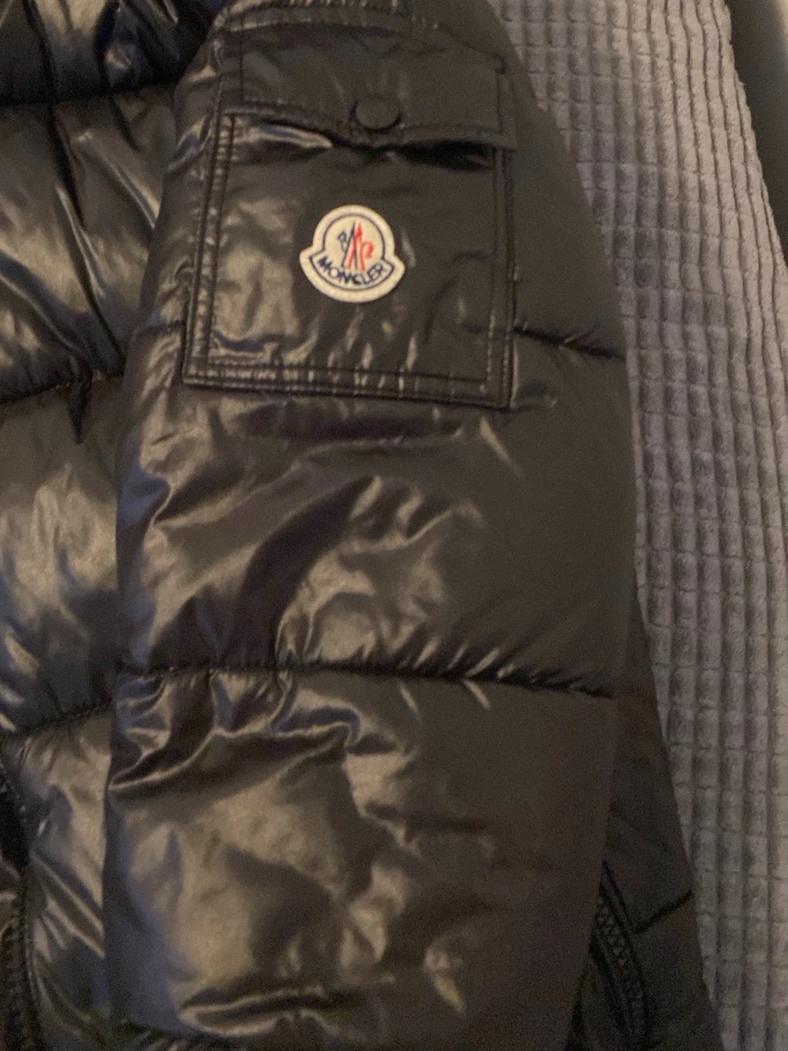 Svart dunjacka från Moncler