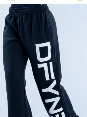 Svarta mjukisbyxor från DFYNE - Söker dessa i storlek XS