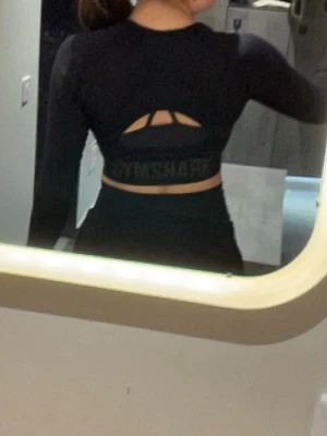 Svart crop top från Gymshark - Stl: S