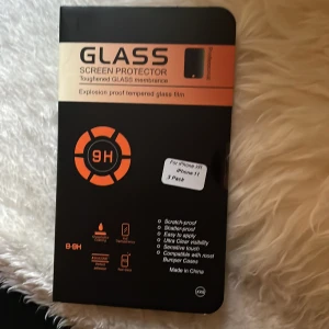 Skärmskydd iPhone  OBS ! 2 pack  - Skärmskydd  glasskydd iPhone xr /11 .  OBS ! 2 pack istället för 3 pack. ( exakt likadan vara som på bilden i övrigt ) 