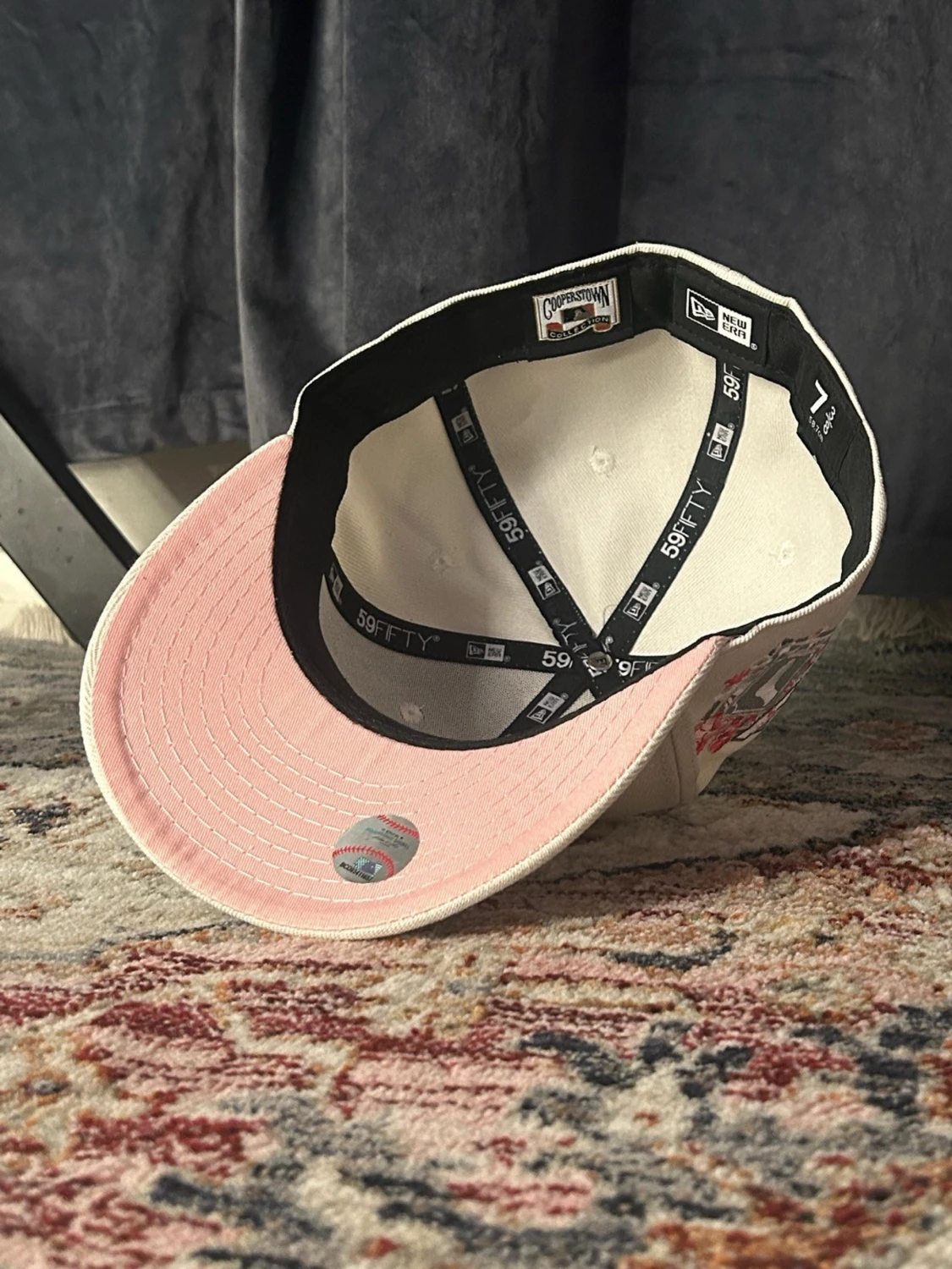 Vit New Era keps med rosa brodyr - 3