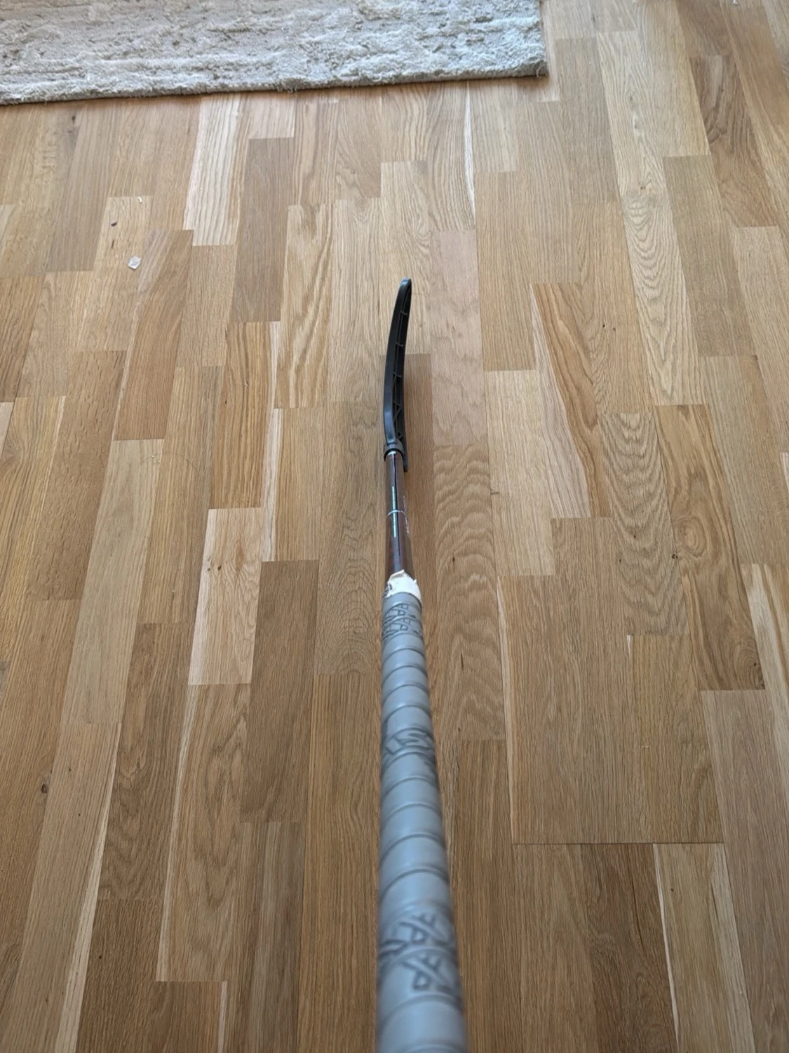 Innebandyklubba med grått grepp carbskin - 1