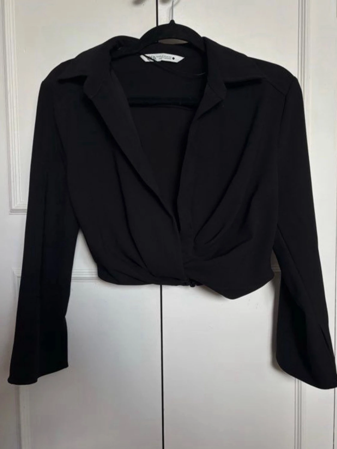 Svart croppad zara blus