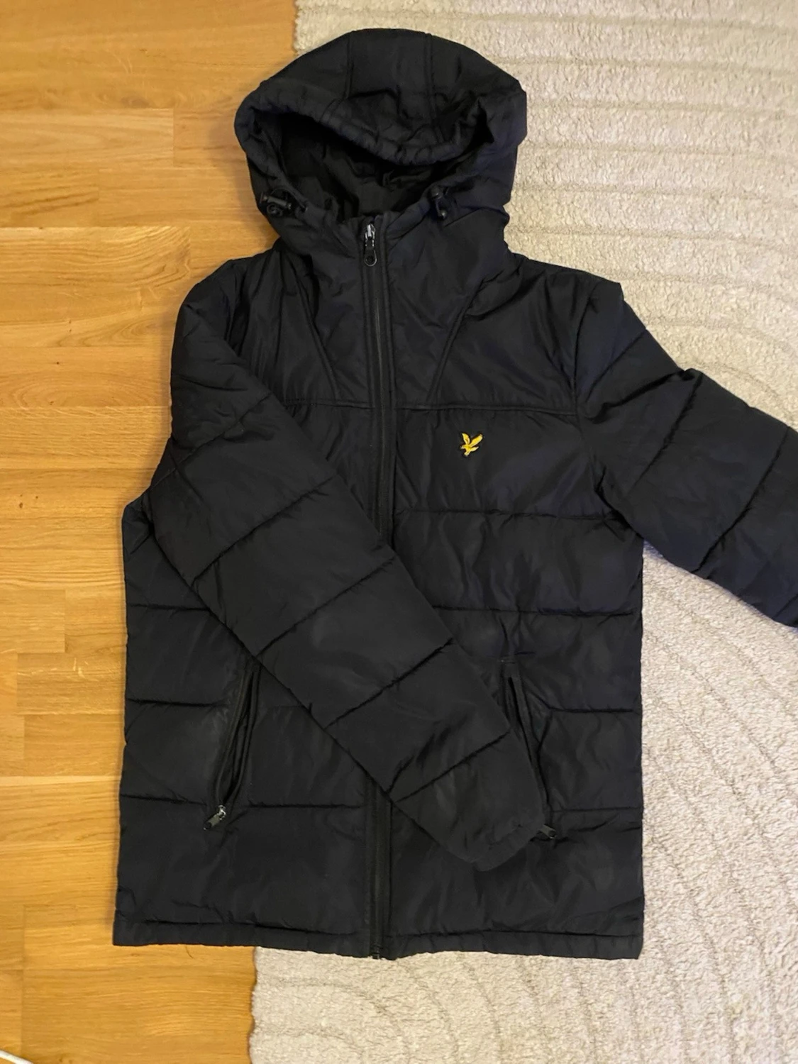Svart pufferjacka från Lyle & Scott