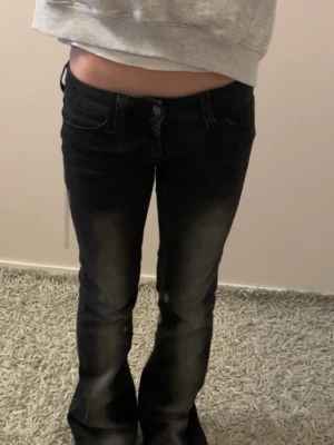 Cheap Monday jeans ifrån weekday - ”Kvarg jeans” andvända ett fåtal par gånger säljer de dem inte kommer till andvändning längre💕