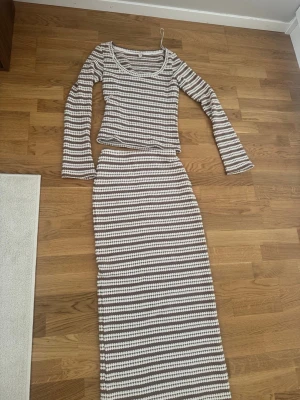 Nelly set  - Brunt randigt set från Nelly, helt slutsålt. Använd 2 gånger! Storlek XS🩷