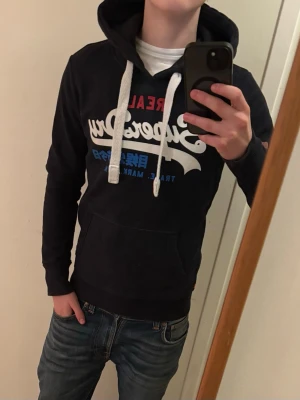 Superdry Hoodie  - Tja! Säljer en Superdry Hoodie i storleken (S)-skick 8/10. Vid minsta lilla fundering hör av er! Först till kvarn!