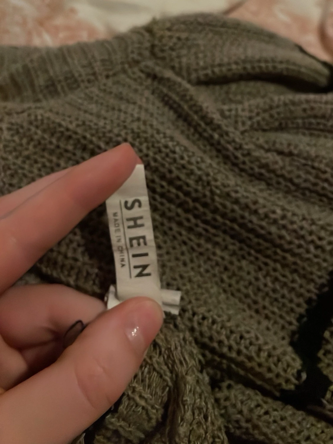 Olivgrön stickad tröja med svarta ränder - 2