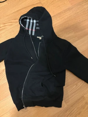 Burberry hoodie storlek S - Pris kan diskuteras