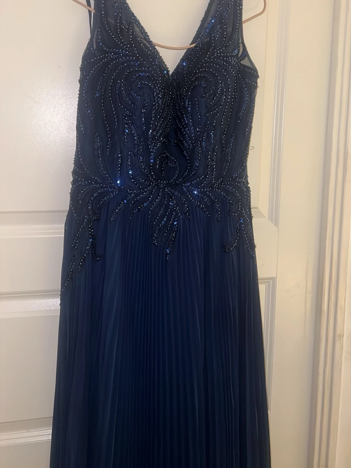 Marinblå långklänning med pärlor