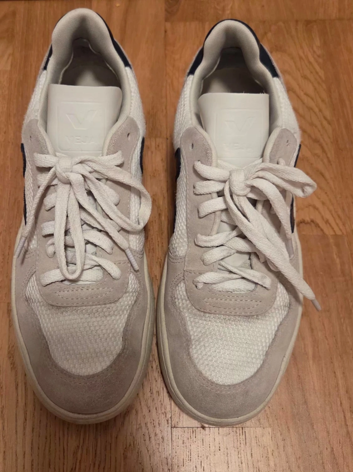 Vita Veja sneakers med blå detaljer - 3