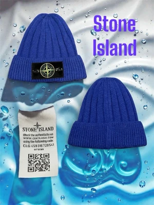 Stone Island  - Original Stone Island mössa i mycket bra skick. Klassisk design med den ikoniska compass-patchen framtill. Perfekt passform och hög kvalitet.  ✔️ Äkta (QR-tag finns) ✔️ Mycket bra skick 💰 Pris: 849 kr  📦 Snabb frakt 💬 Hör av dig vid snabb affär