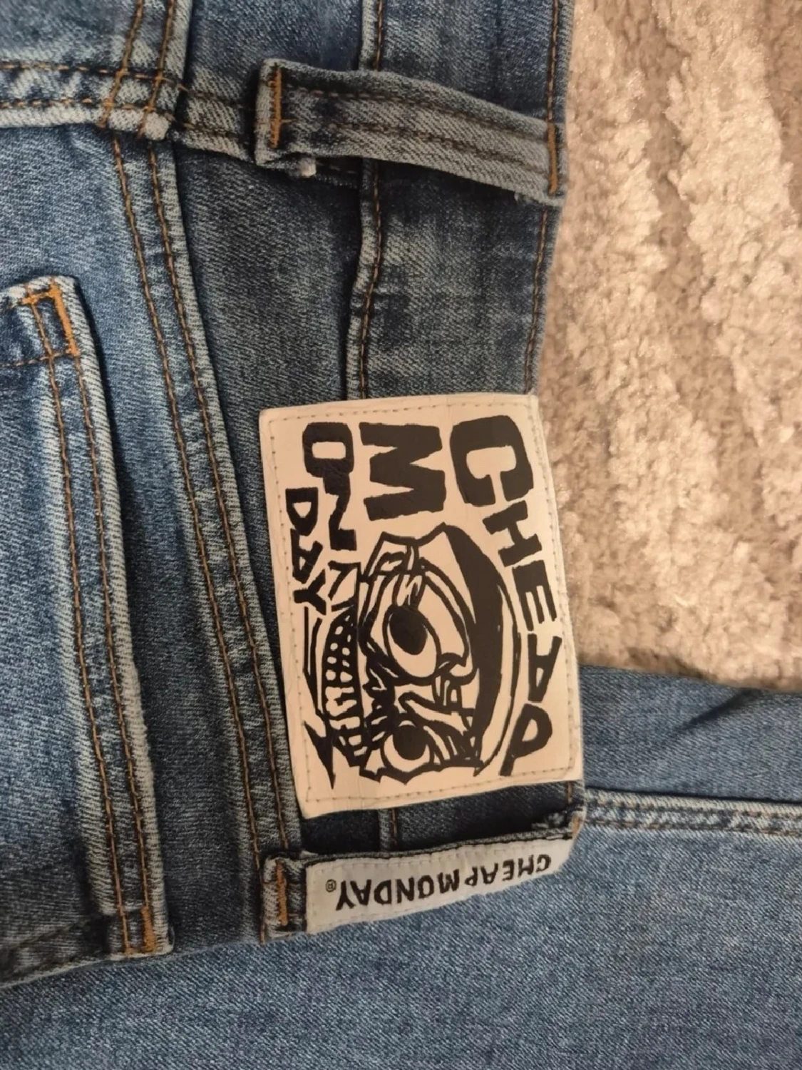 Blå extremt lowwaist bootcut jeans från Cheap Monday - 4