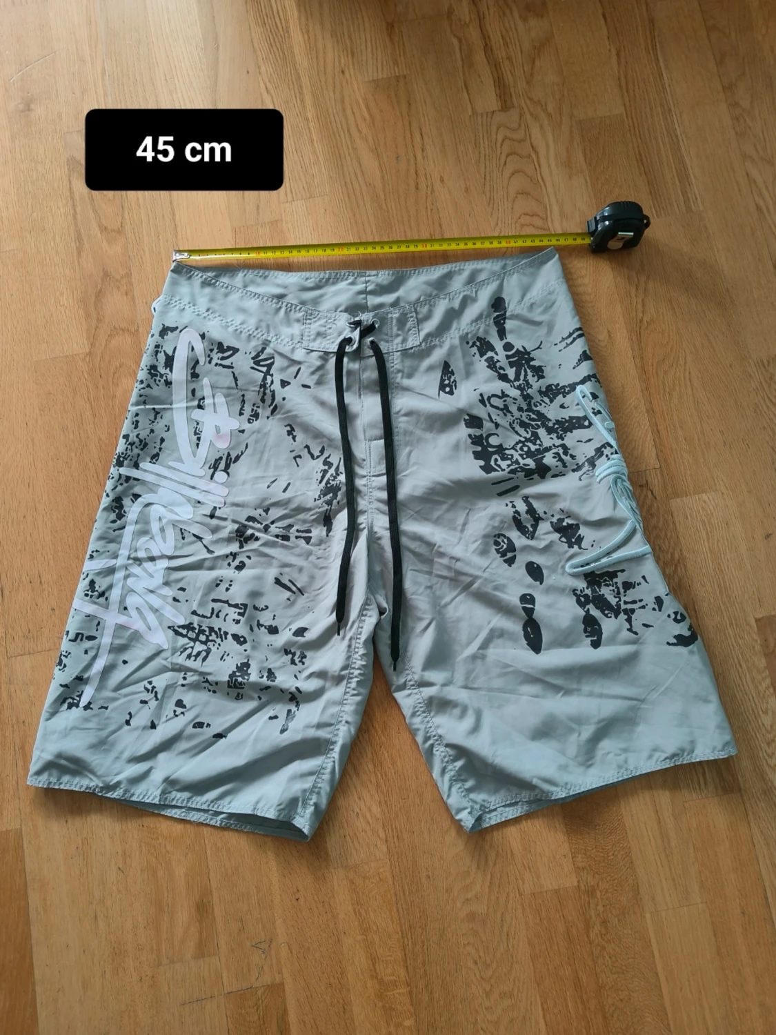 Gråa Billabong shorts med tryck - 2