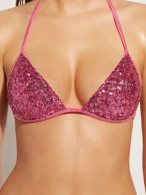 Calzedonia glitter bikinitopp - Rosa bikinitopp med glitter paljetter från Calzedonia i storlek XS. Sömmen i bandet där man knyter har gått upp pyttelite, men har sytt om likadant igen där💗