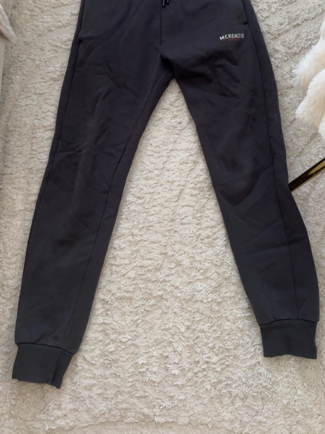 Mörkgrått loungewear-set från McKenzie - 3