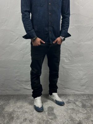 Replay jeans  - Ett par riktigt snygga jeans från Replay i storlek W29 L32 i modellen Anbbas 