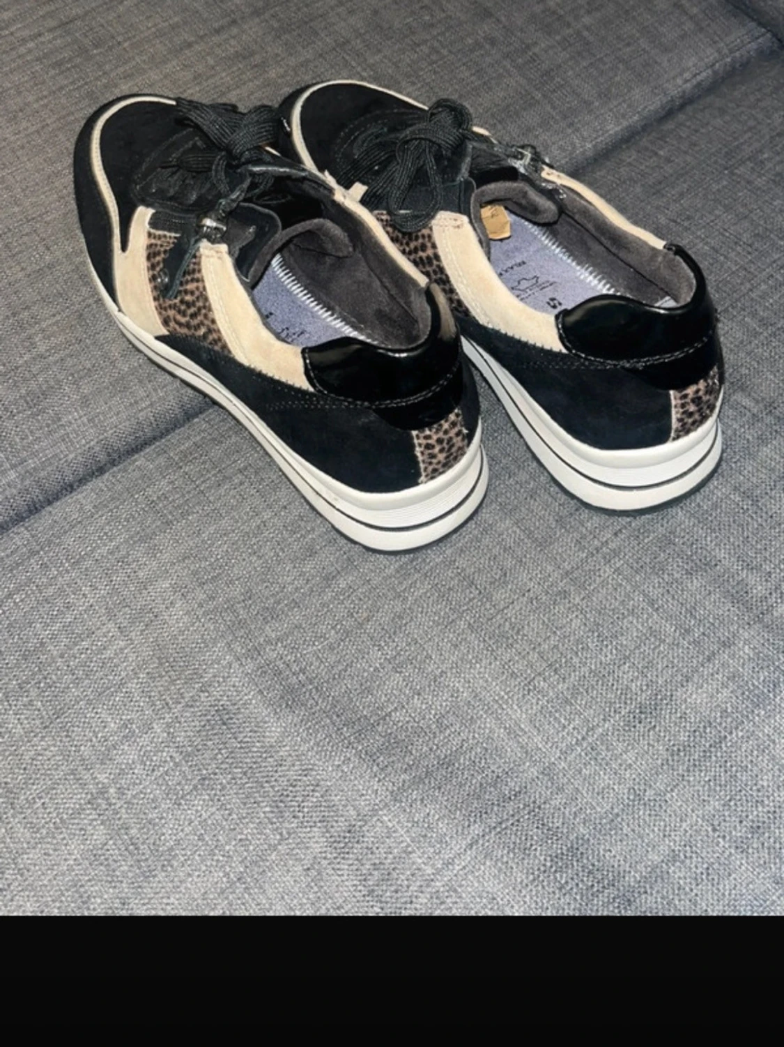 Svarta sneakers med djurmönster - 1