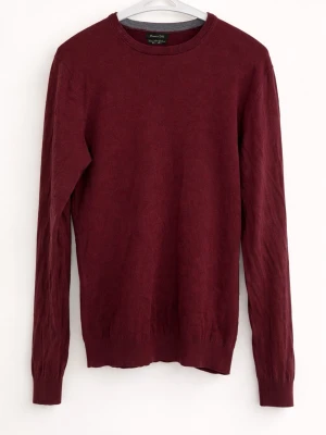 Vinröd stickad tröja Massimo Dutti - Snygg vinröd stickad tröja från Massimo Dutti i en mix av bomull, silke och kashmir. Tröjan har rund halsringning, långa ärmar och ribbade muddar. Perfekt för dig som gillar stilrena och klassiska plagg.