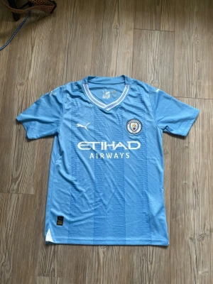 Man city 23/24 Storlek S - Använd 1 gång som ny,