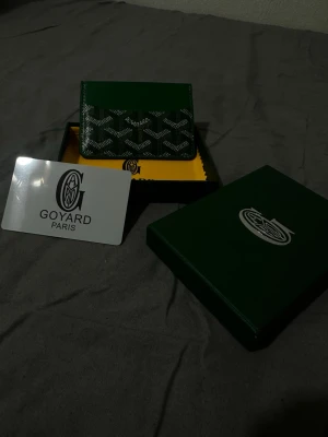 G@yard plånbok  - Säljer helt ny plånbok för herr. Som ni ser den kommer med box kort och hotats tyg. 