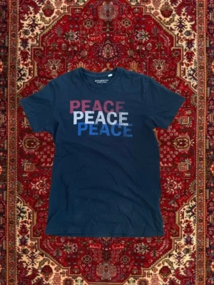 Denim and Supply tshirt  - Tjääna👋! Här säljer jag min helt sjuka denim and supply tisha! Storlek är S och den e true to size.  ‼️Pris går alltid att diskutera, tveka inte på att fråga mig om du behöver mer information! ✌️