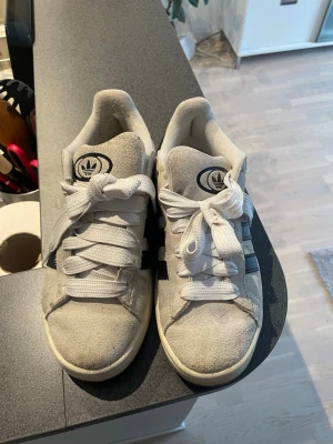 Adidas campus skir - Säljer dessa adidas campus skor som är i storlek 39