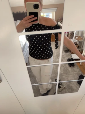 Festtopp - Festtopp eller vardagstopp från Newyorker! Använd fåtal gånger! Storleken är L, men felmärkt då jag som har Xs/S använder den!