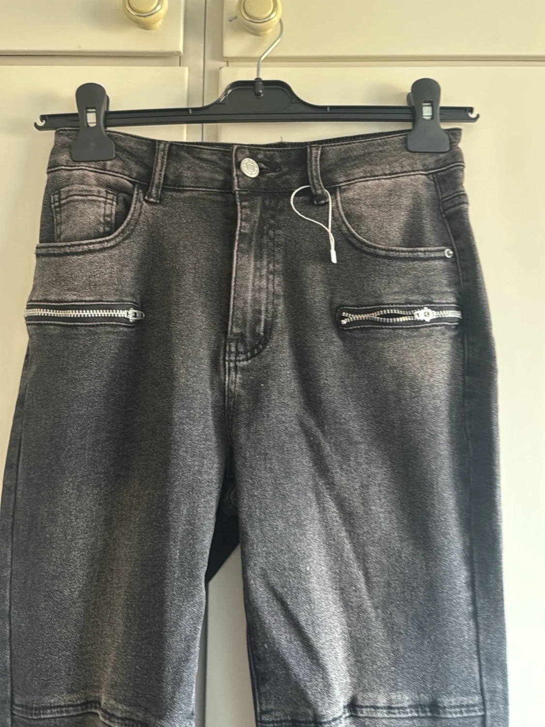 Svarta jeans med snörning och dragkedjor - 2