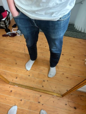 Nudie Tim grim - Tja säljer dessa indie jeansen riktigt feta. Storlek är 32/29 och hör av er vid minsta fundering