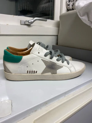 Golden goose sneakers  - Säljer nu mina skor eftersom det inte passa mig använt 1 gång har tyvärr inte box kan skicka med i en annan 
