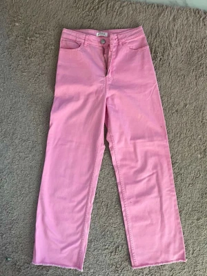 Rosa jeans från Lindex  - Bra skick 