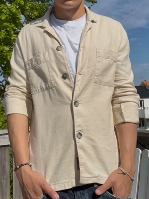 Archive Morris Overshirt  - Galet snygg Morris Overshirt i storlek S Modellen är 188 väger 78kg. Perfekt för sommaren, hör av er vid frågor!