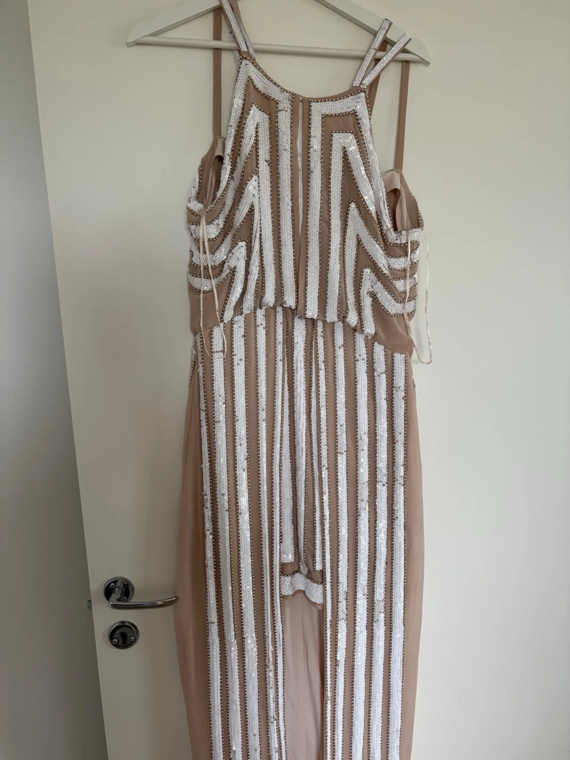 Beige långklänning med paljetter