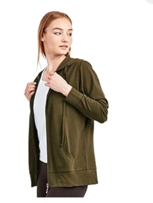 Lätt sommar olivgrön hoodie med dragkedja - Great condition! This soft cotton zip-up hoodie is super light, perfect to grab for a summer evening. 