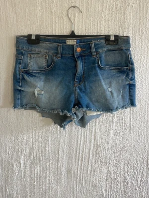 Jeansshorts  - Jeansshorts från ltb! Köptes för 500kr, har ej använts! Strechiga så passar xs-m! 
