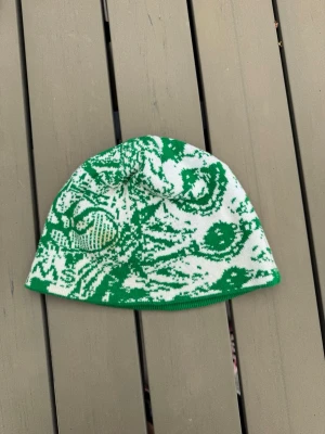 Seams beanie - Gröna! Vita! Mössa! Ska tvätta innan jag skickar