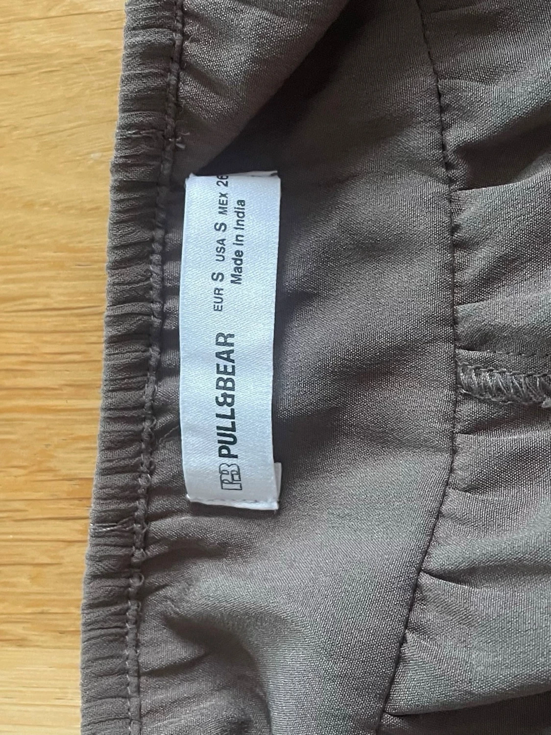 Mörk grön kort klänning med paljettdetaljer - 3