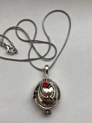 The vampire diaries halsband - Elena gilberts vervain halsband från TVD the vampire diaries , kan öppnas