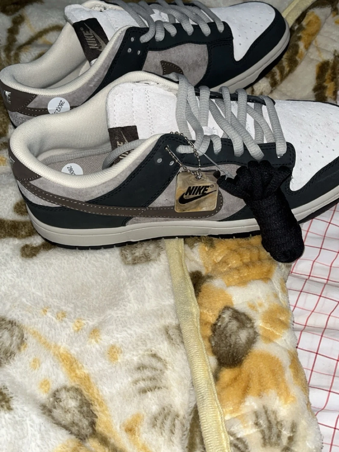 Nike Dunk Low grå och vit sneaker