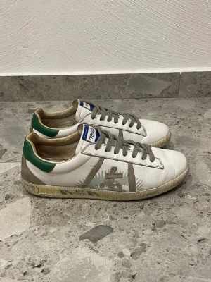 Vita Premiata sneakers - Premiata Sneakers || Storlek 40 || Skorna är i bra skick || Tveka inte på att höra av dig vid frågor eller funderingar 