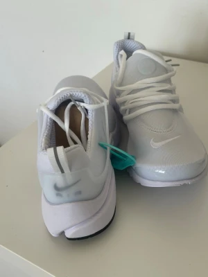Nike presto  - Helt nya vita Nike presto underbart skick