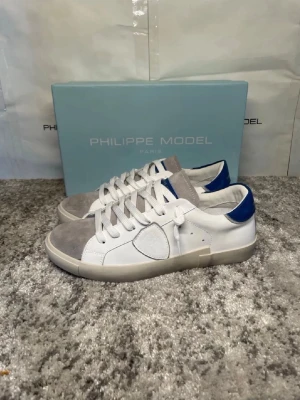 Philippe Model skor - Snygga oanvända sneakers! Storlek 42! Hör av er ifall ni har några frågor! Lämna gärna prisförslag! ⭐️