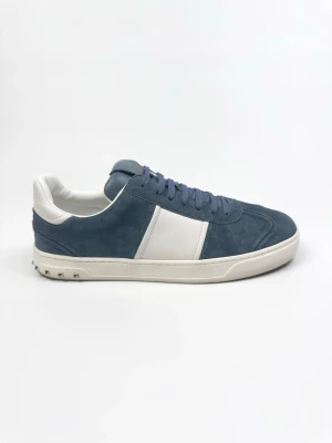 Valentino Flycrew sneakers - Valentino Garavani Flycrew sneakers. Storlek 42. Skick 10/10 - enbart testade - alla nitar kvar. Tillbehör: Box, Dustbags och Kort. Nypris ca 8000kr. 100% autentiska.