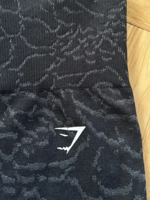 Gymshark - Svarta thigts från gymshark med mönster. 