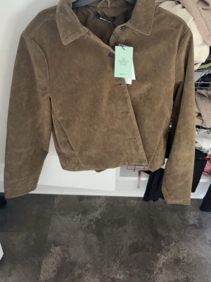 Mockajacka  - Mocka jacka från Gina tricot . Slutsåld med prislapp köpt för 700🌸