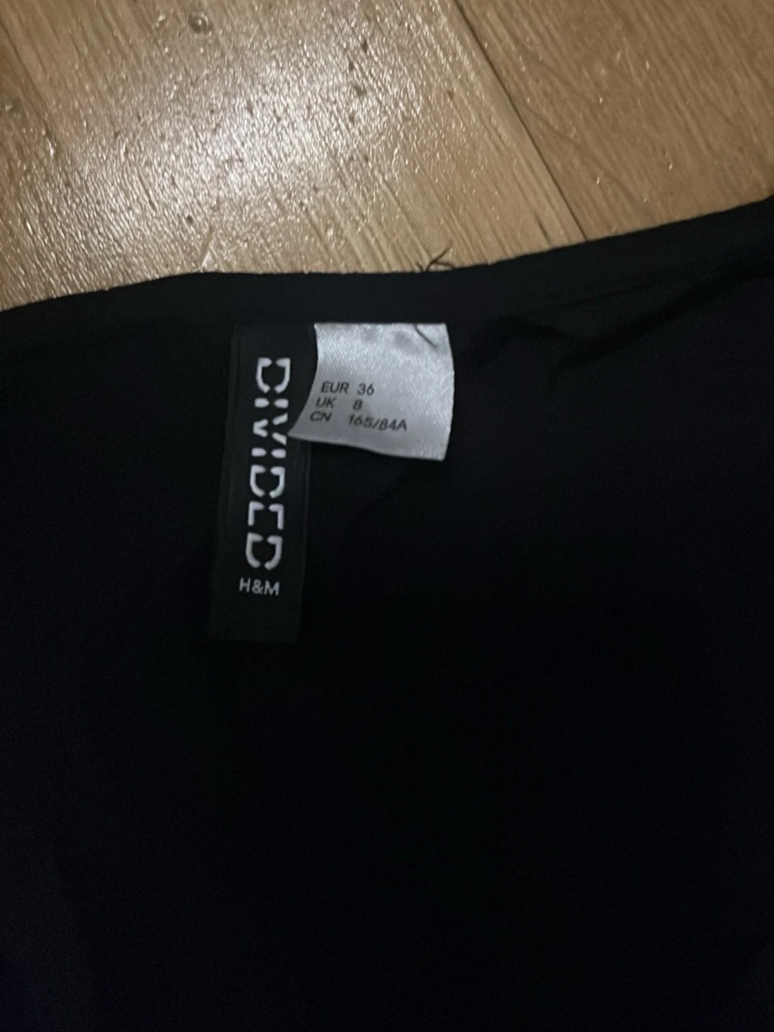 svart blus med stora knappar - 2