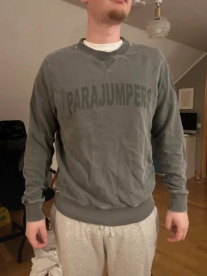 Parajumpers tröja - En grå parajumper tröja för herr