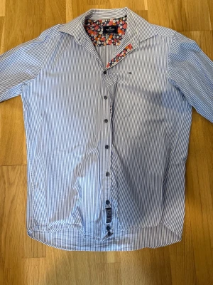 Lite sommar kläder  - Lite olika kläder för  sommar , skriv dm vilken/vilka du vill köpa så berättar jag priset och storlek, sänker pris vid snabb affär!.